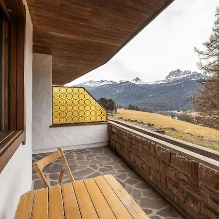 Cozy 3 Bedroom With Access To Garden Apartment Cortina d'Ampezzo