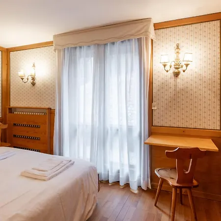 Cozy 3 Bedroom With Access To Garden Cortina dʼAmpezzo