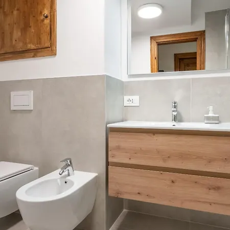 Cozy 3 Bedroom With Access To Garden