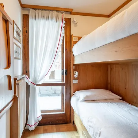 Cozy 3 Bedroom With Access To Garden Lägenhet Cortina dʼAmpezzo