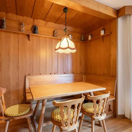 Cozy 3 Bedroom With Access To Garden